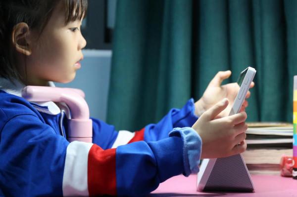 “小精靈”也可以變“大機靈”，華為小精靈學習智慧屏體驗評測