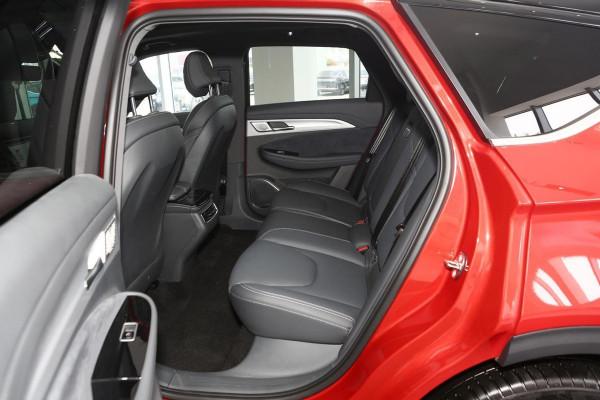 24.19萬起，滿電續航653km，四塊大屏+矩陣大燈，實拍極狐阿爾法T