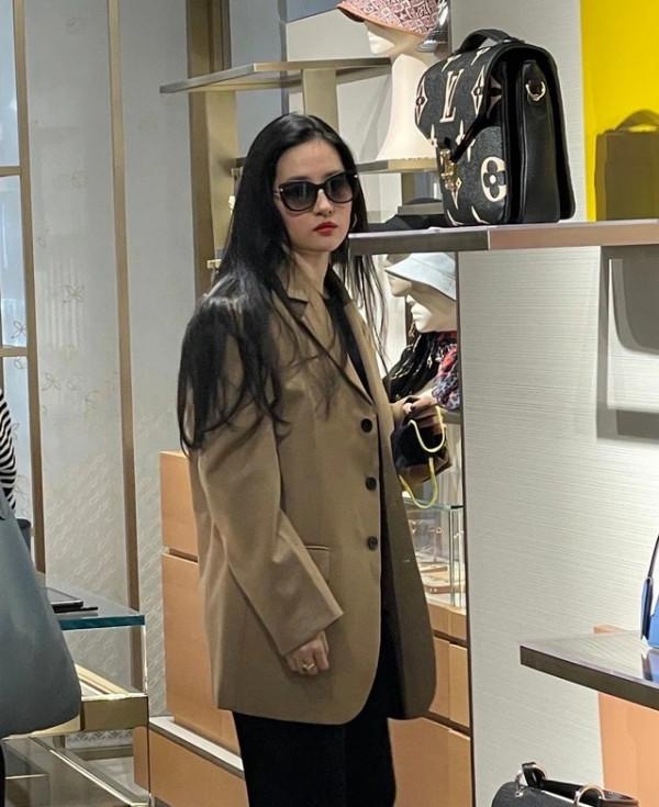 劉亦菲北京行名店被捕獲零修圖真面目曝光超驚人