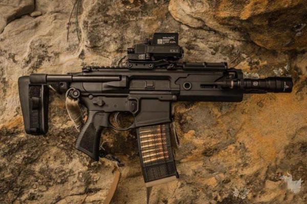 “北極狐”僱傭兵的20種輕武器,都是世界最頂尖的槍支 “北極狐”僱傭兵的20種輕武器,都是世界最頂尖的槍支