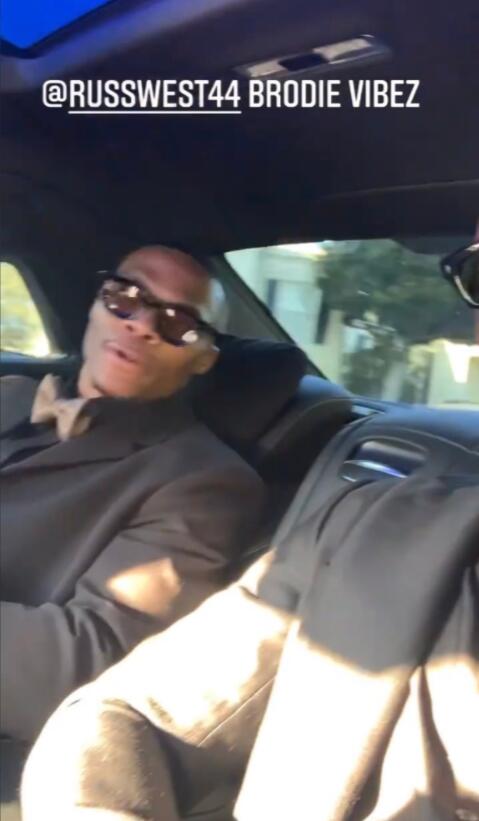 詹姆斯、威少一同乘車參加濃眉婚禮