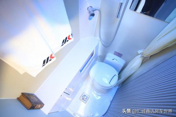 &ZeroWidthSpace;2人用的宇通B型房車！2&period;0T動力，帶床和做飯功能，不怕高額車腳費