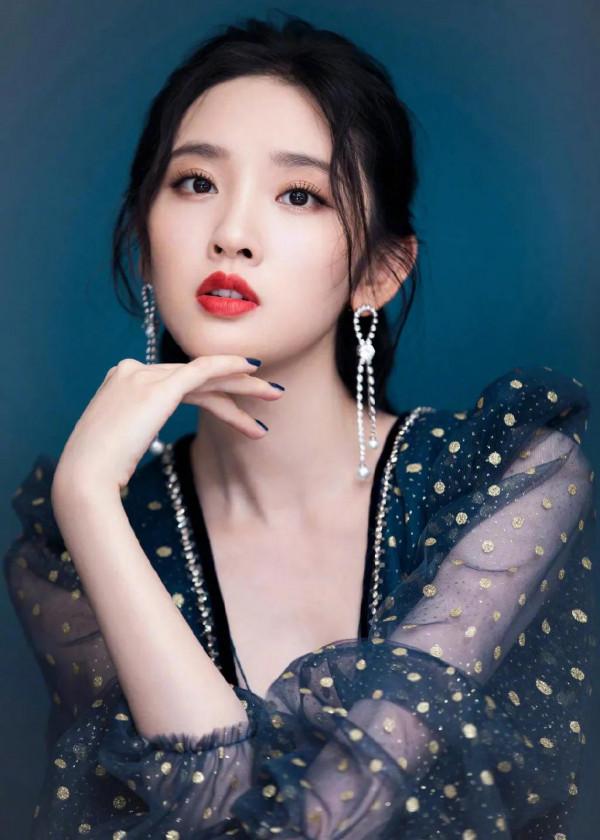 你笑起來真好看,像春天的花一樣:唐藝昕 你笑起來真好看,像春天的花一樣:唐藝昕