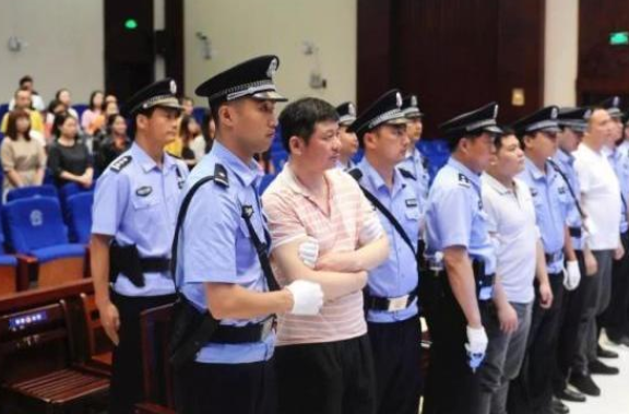 高明遠太殘忍，花780萬要砍好友手腳？真實的原型比他更可怕