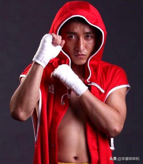 兩次衛冕奧運冠軍，一年怒甩老婆23次，拳王鄒市明為何退出拳壇？