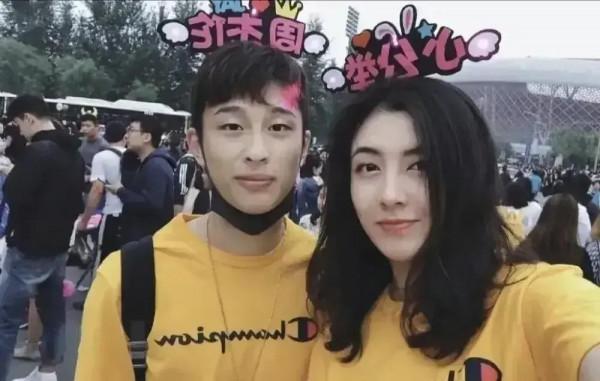 男足的媳婦們
