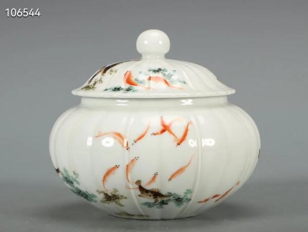 清-雍正粉彩年年有餘蓋罐