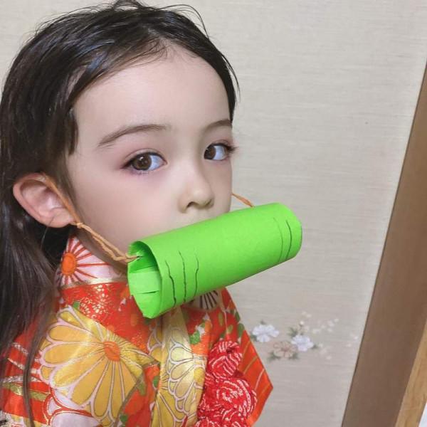 5歲就顏值拔群！小蘿莉神還原《鬼滅》禰豆子，超天然大眼萌翻