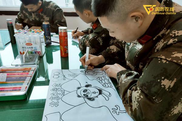 兵哥哥手繪&OpenCurlyDoubleQuote;冰墩墩&rdquo;，為冬奧會加油