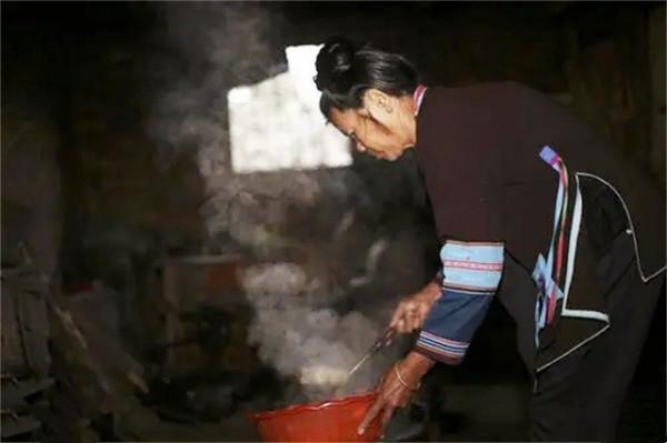 33年前，那個被印在第四版新鈔上的侗族女孩，現在是當地的貧困戶