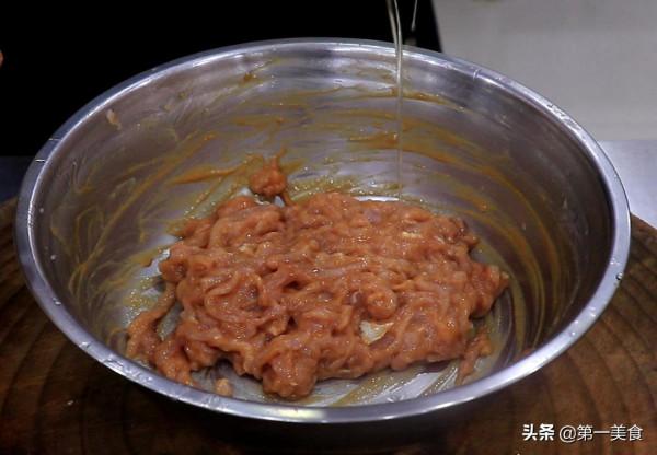 魚香肉絲怎麼做才好吃，原來肉絲滑油很關鍵，廚師長教你烹飪技巧