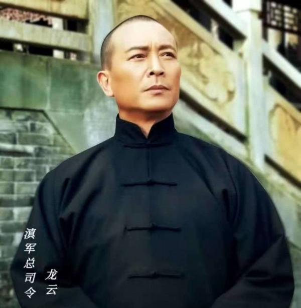 1950年，龍雲驚聞愛子被陳賡擊斃，悲憤交加，毛主席讓他回去看看