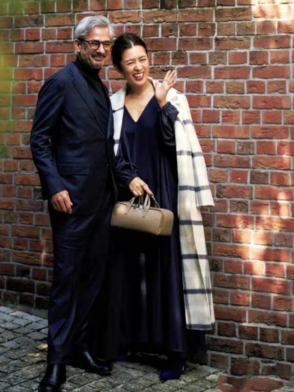 大衣如何穿得體面?瞧瞧日本頂流博主的搭配範本,年近50歲也很美 大衣如何穿得體面?瞧瞧日本頂流博主的搭配範本,年近50歲也很美