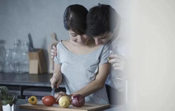 男人過了50歲，不想被看不起，這幾種“廉價”行為不要有