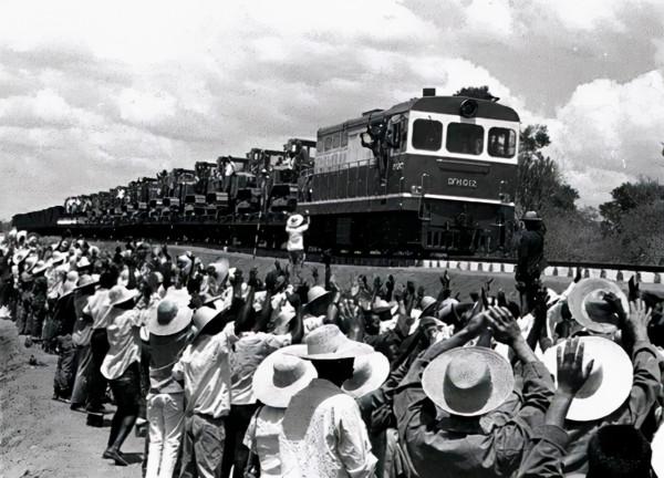 “東非PLA”坦尚尼亞閱兵，中國元素多