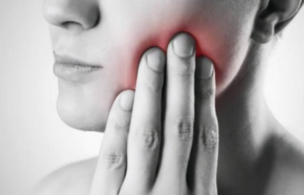 出現牙疼疼痛難忍,千萬不能小視,可能是牙髓炎 出現牙疼疼痛難忍,千萬不能小視,可能是牙髓炎