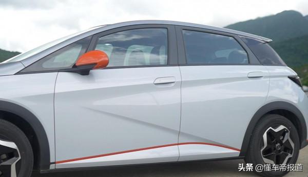 新車 | 吸引年輕人不止靠“萌系設計”，試駕比亞迪海豚時尚版