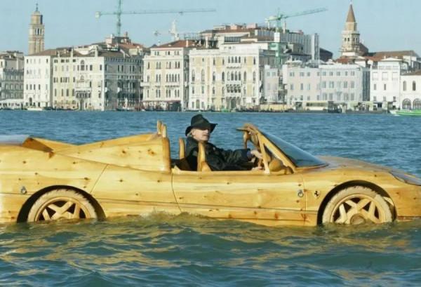 78歲大爺雕貼身衣物,一件25萬!網友看完後都說:有點味道 78歲大爺雕貼身衣物,一件25萬!網友看完後都說:有點味道