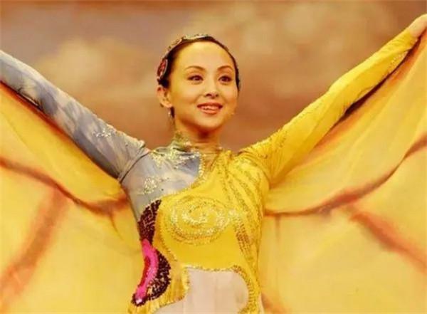 當年，被富商苦追8年的千手觀音聾啞人領舞，如今過得怎麼樣