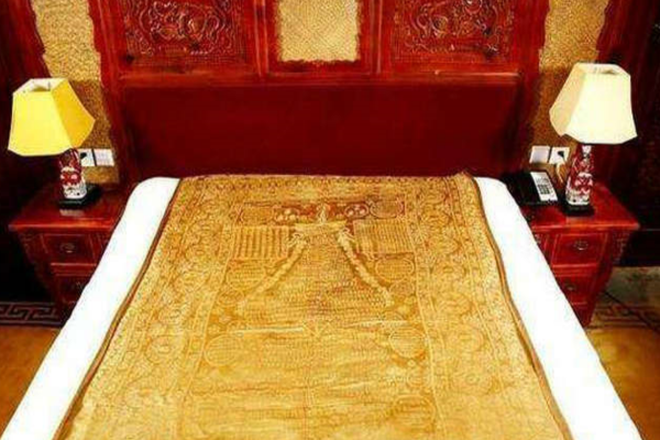 乾隆的陪葬品有多低調?被盜墓賊扔到一邊,200年後拍出1.3億天價 乾隆的陪葬品有多低調?被盜墓賊扔到一邊,200年後拍出1.3億天價