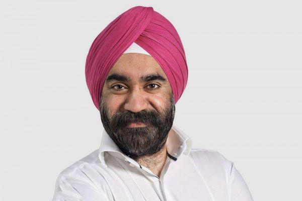 印度富豪跟人打賭：1條頭巾配1輛勞斯萊斯，7天不重複，結果如何