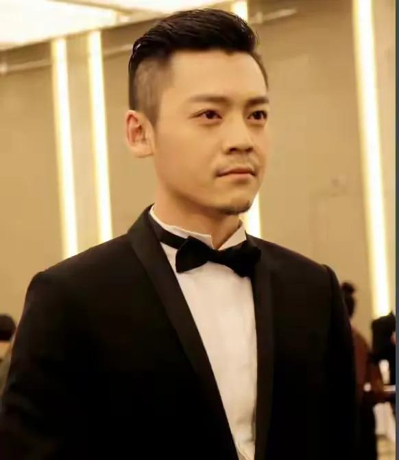 演員巍子：離異後淨身出戶，與兒子冷戰15年，在外從不提父子關係