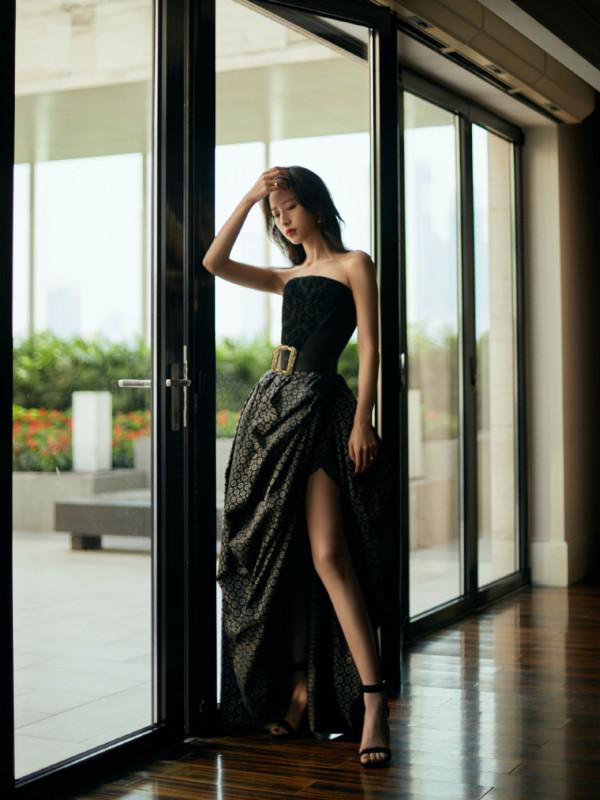 張梓琳和周雨彤,相差10歲,同穿拼接波點裙,氣質居然不相上下? 張梓琳和周雨彤,相差10歲,同穿拼接波點裙,氣質居然不相上下?