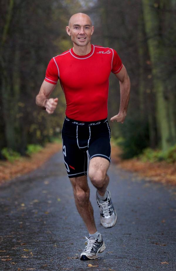 瘋狂跑步40年!58歲IT大叔完成第918場馬拉松 目標實現1000場 瘋狂跑步40年!58歲IT大叔完成第918場馬拉松 目標實現1000場