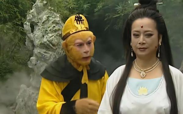 成佛後,唐僧和孫悟空地位反超觀音菩薩?看菩薩頂上的小人是誰 成佛後,唐僧和孫悟空地位反超觀音菩薩?看菩薩頂上的小人是誰