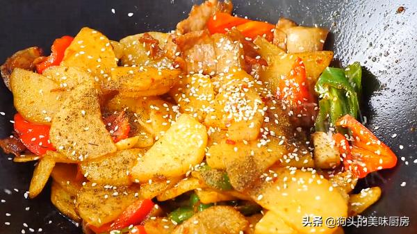 土豆這樣做太下飯了，鮮美入味，比肉還受歡迎，半鍋米飯不夠吃