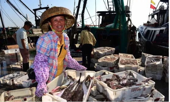 美海軍派出探測船，於南海進行探測工作，該海域漁民即將大顯神通