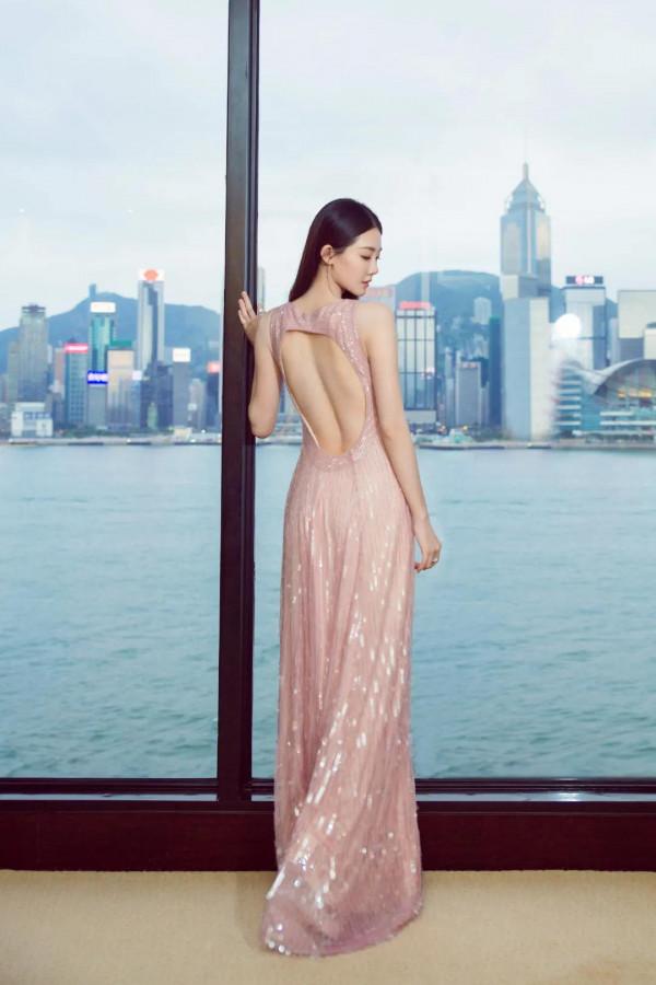 苗苗，真的美麗，鄭凱的家屬，估計鄭凱在偷著樂