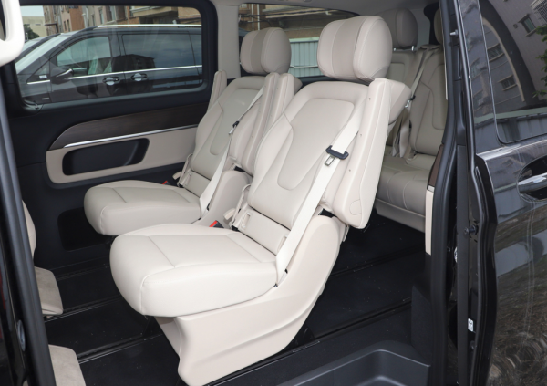 賽那加價7萬元，不如入手低配2021款賓士V級，車頭大標真的香