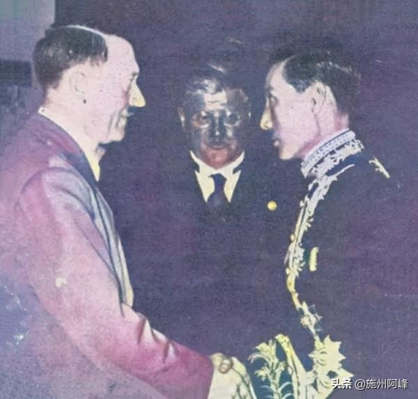 老照片：在軍營表演的韓國女明星，紅場參加閱兵的蘇聯士兵