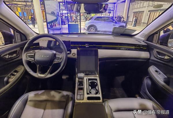 新車｜售15.28萬元起 新款榮威RX5 ePLUS亮相海口車展