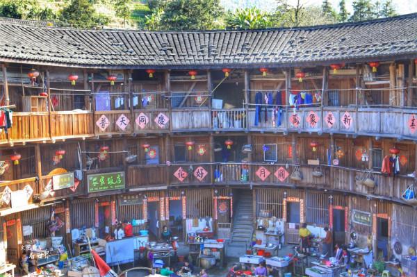 南靖土樓叫做“四菜一湯”,遊客絡繹不絕,門票年收入超2.5億 南靖土樓叫做“四菜一湯”,遊客絡繹不絕,門票年收入超2.5億