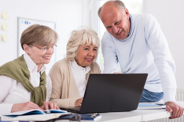 過了60歲，出現4個症狀是正常衰老！不用擔心，積極應對是關鍵