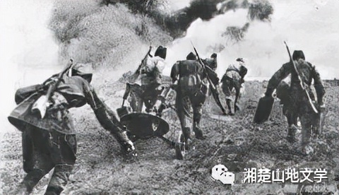 槍林彈雨中，他是一個好旗手