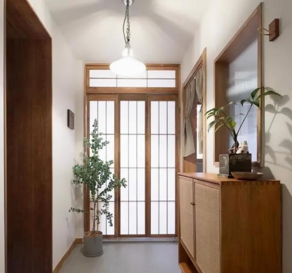 小戶型改造 80㎡原木日式風，三居裝出大格局，微調大法簡直神了