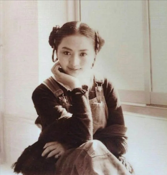 28歲車禍殞命,父親殉職,哥哥病逝,劉丹終究是應了“香妃”的劫 28歲車禍殞命,父親殉職,哥哥病逝,劉丹終究是應了“香妃”的劫