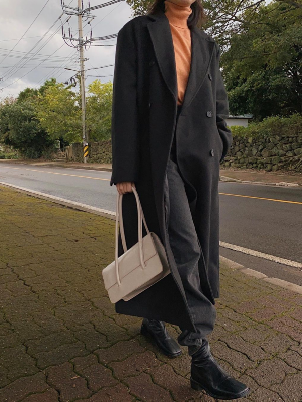 今冬流行“上短+下長”，小個子這樣穿，時髦又顯高