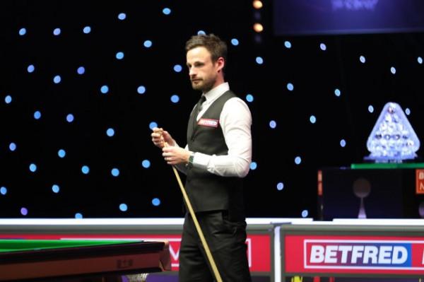 首冠，一層窗戶紙？