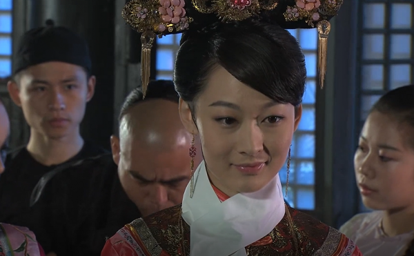 大家閨秀剛被選上皇妃，大清朝就亡了，最後被軍閥搶走，國產片