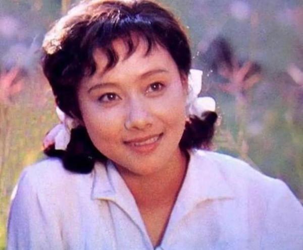 整容老去和自然老去的區別？4對同齡昔日貌美女星，如今差別驚人