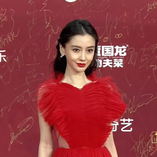 北影節女星比美：鞏俐霸氣，佟麗婭油膩，沒作品的baby氣場弱爆了