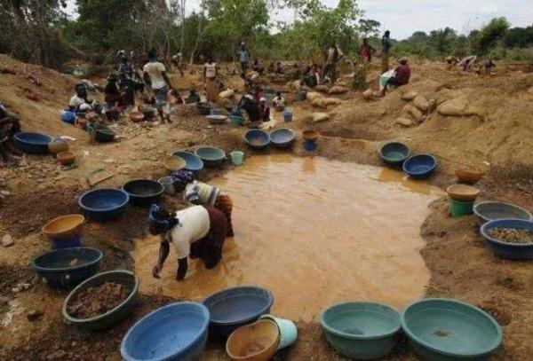 中國“上林幫”非洲淘金：日收入10萬元，常備200克金子保命