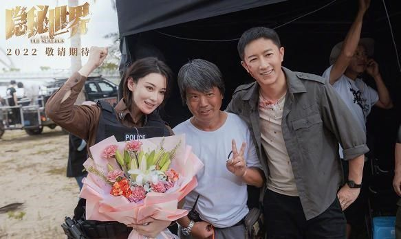 軍嫂張馨予曬片場殺青照，穿防爆背心帥氣颯爽，網友：女版何捷