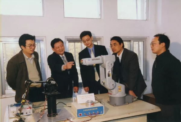做科研一定要頂天立地&mdash;&mdash;記東南大學遙操作機器人技術教師團隊