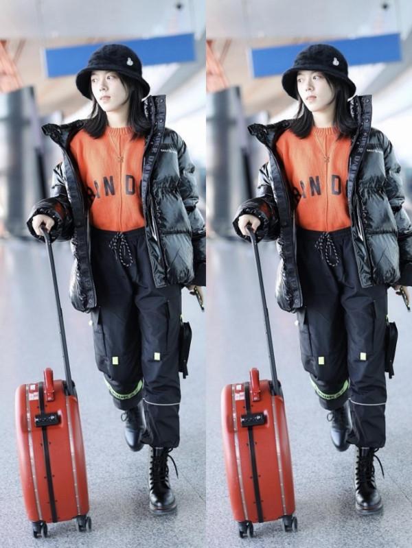 趙今麥仗著自己年紀小,素顏出門面板也挺好的,一身打扮挺帥氣 趙今麥仗著自己年紀小,素顏出門面板也挺好的,一身打扮挺帥氣