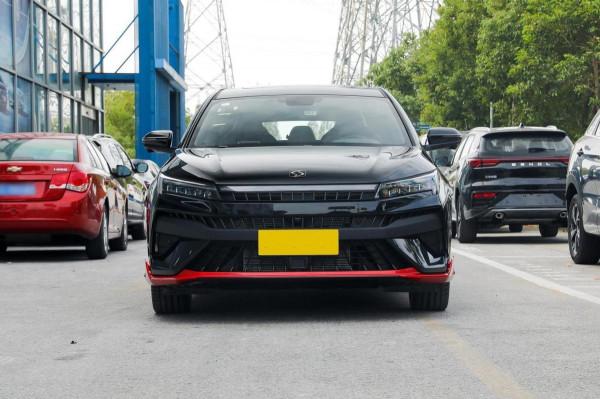 又一款運動家轎，1.5T爆184馬力，前後獨懸售價親民，實拍思皓曜